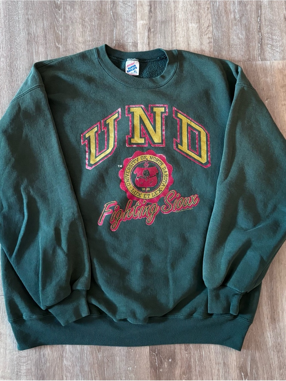 Vintage 90s Jerzees UND Fighting Sioux Graphic Crewneck Sweatshirt Size L